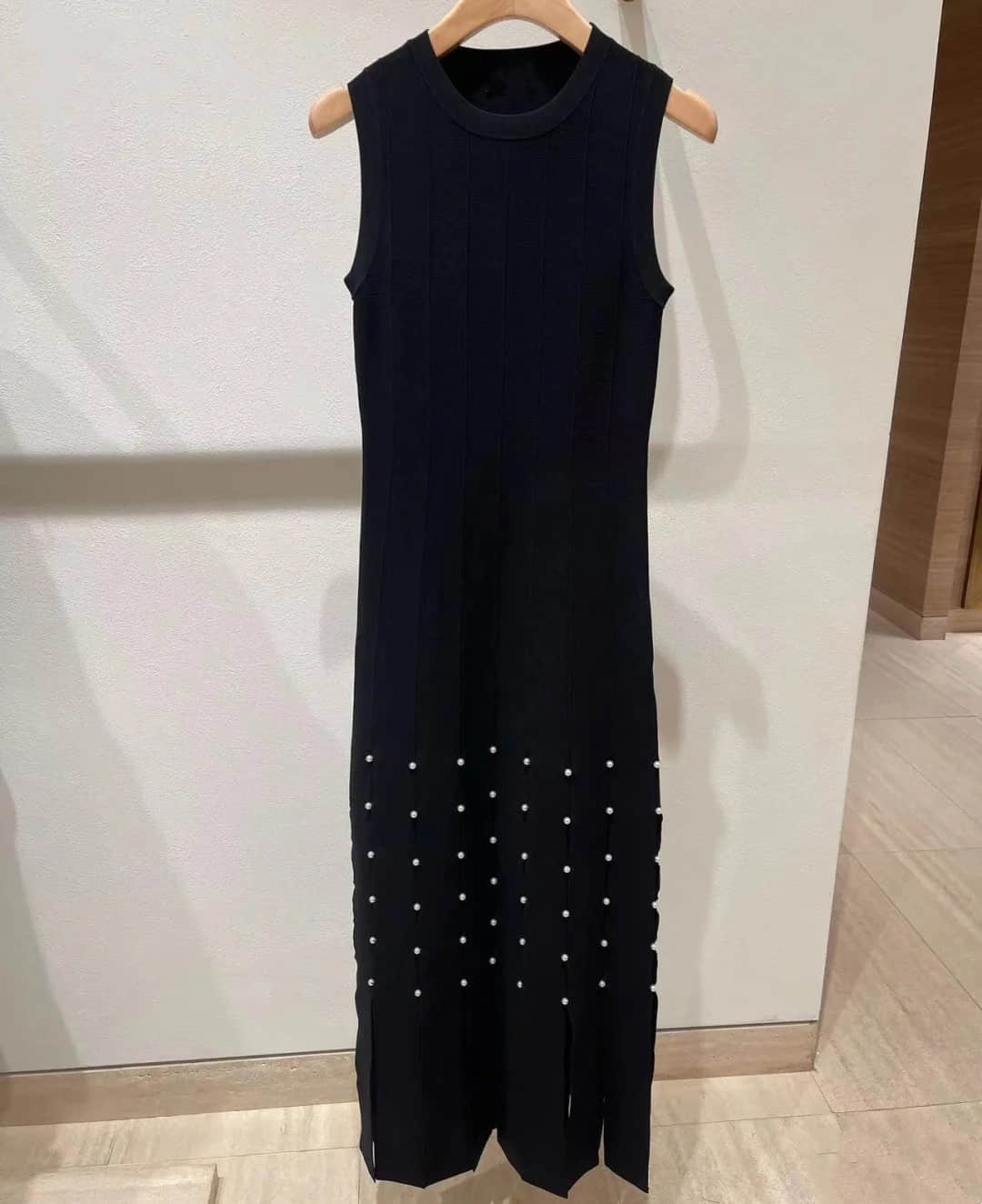 Women's black pearl decoration maxi dress round neck sleeveless slim fit elegant ladies dress