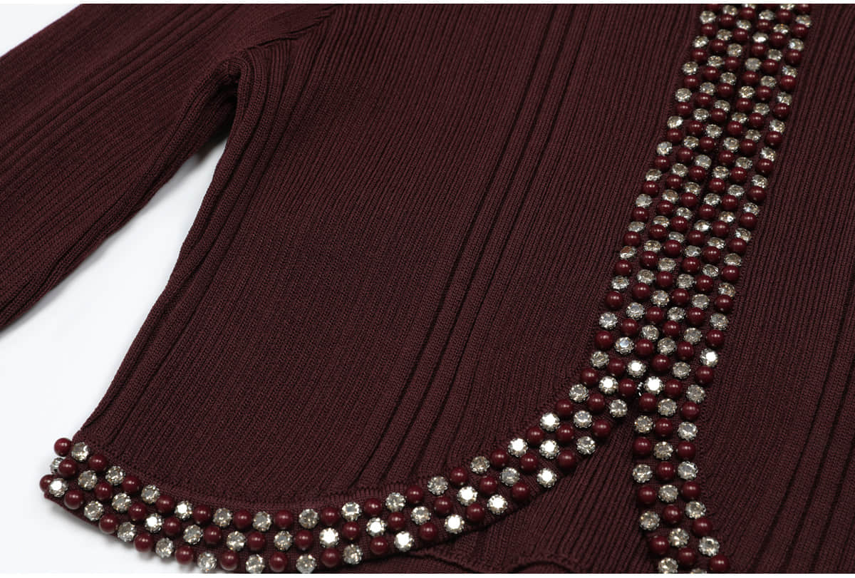 Two women‘s long-sleeved diamond-stitched knit suits