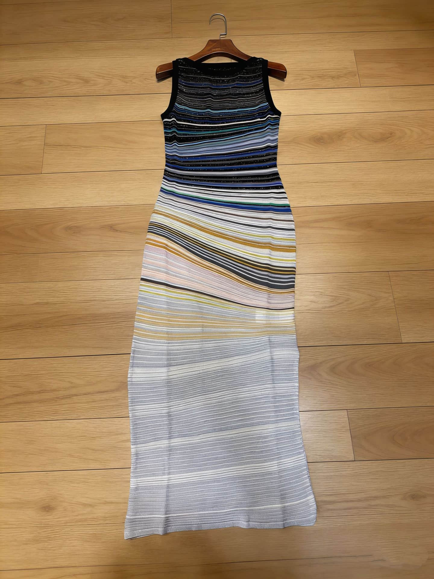 Women's sleeveless slim fit knitted dress