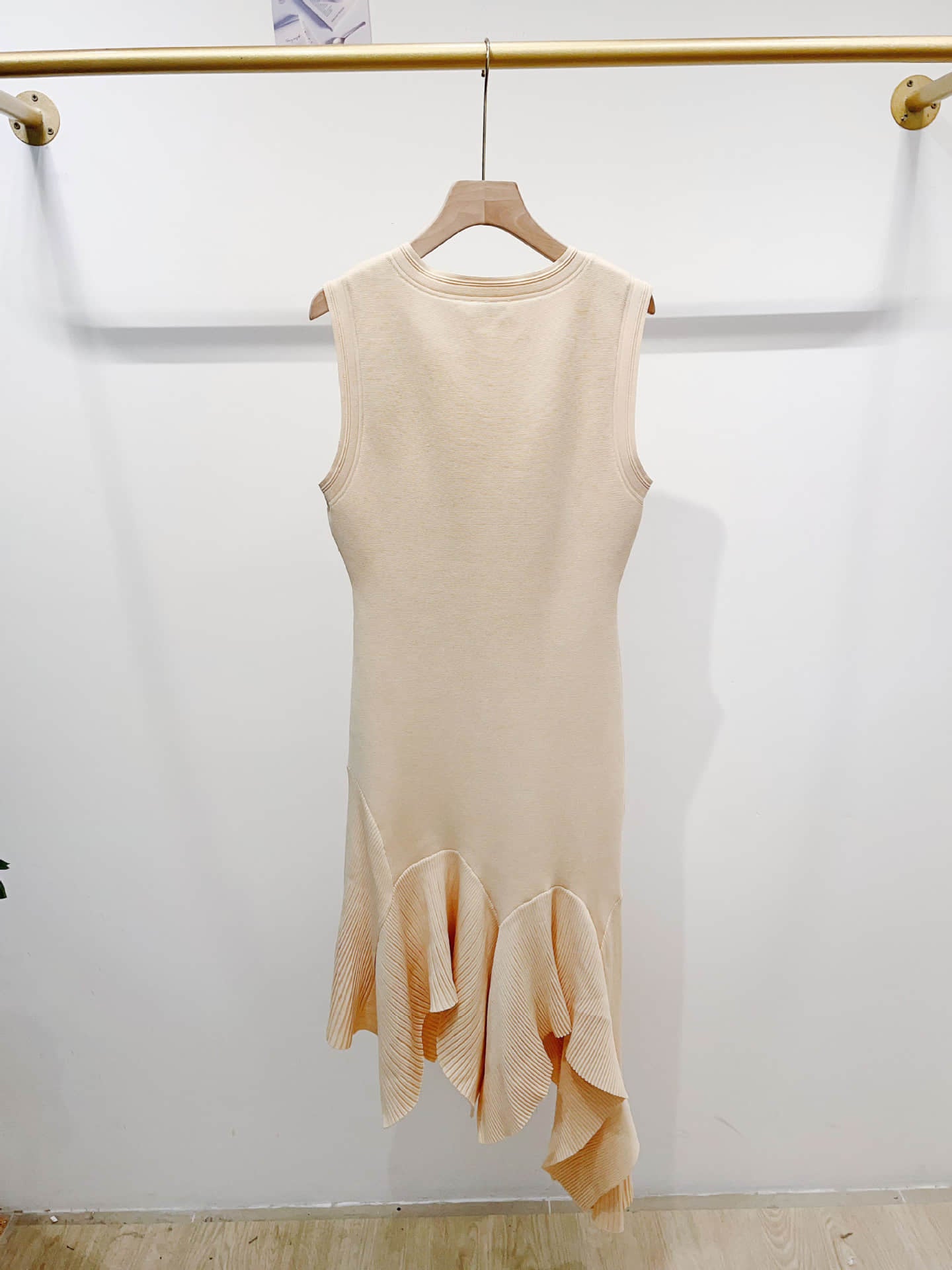 Asymmetrical crew neck knitted dress