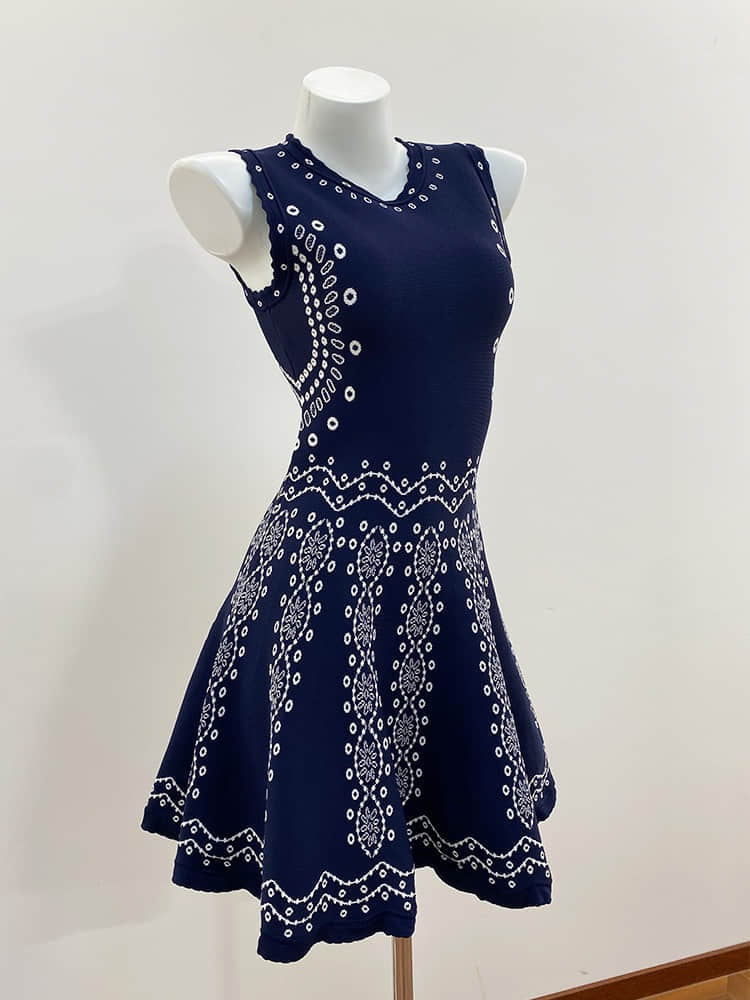 Dark blue round neck sleeveless slim dress