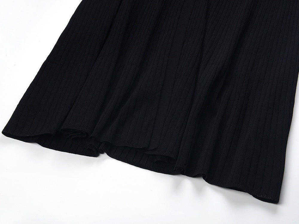Women's black short-sleeved knitted slim dress