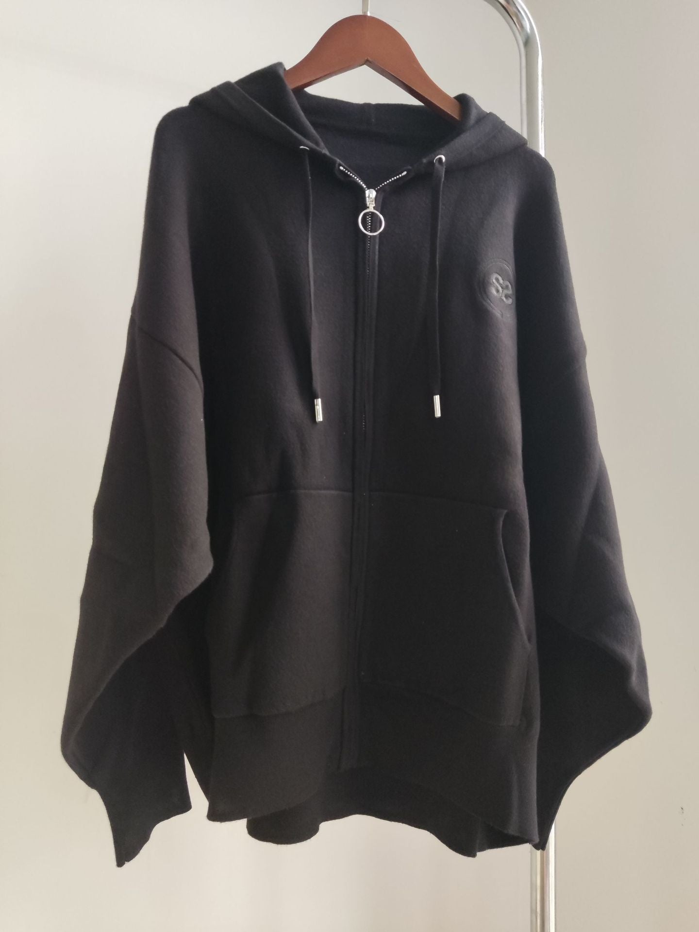 Women's black sports two-piece suit