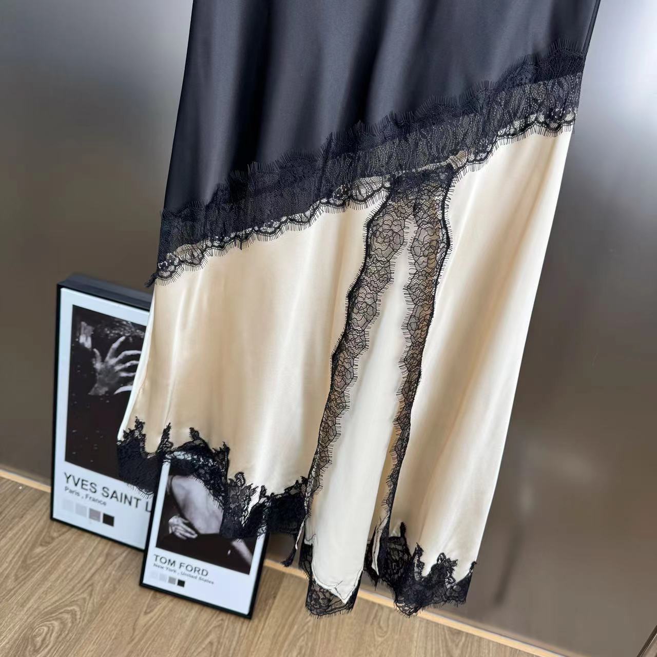 Women's lace hollow skirt