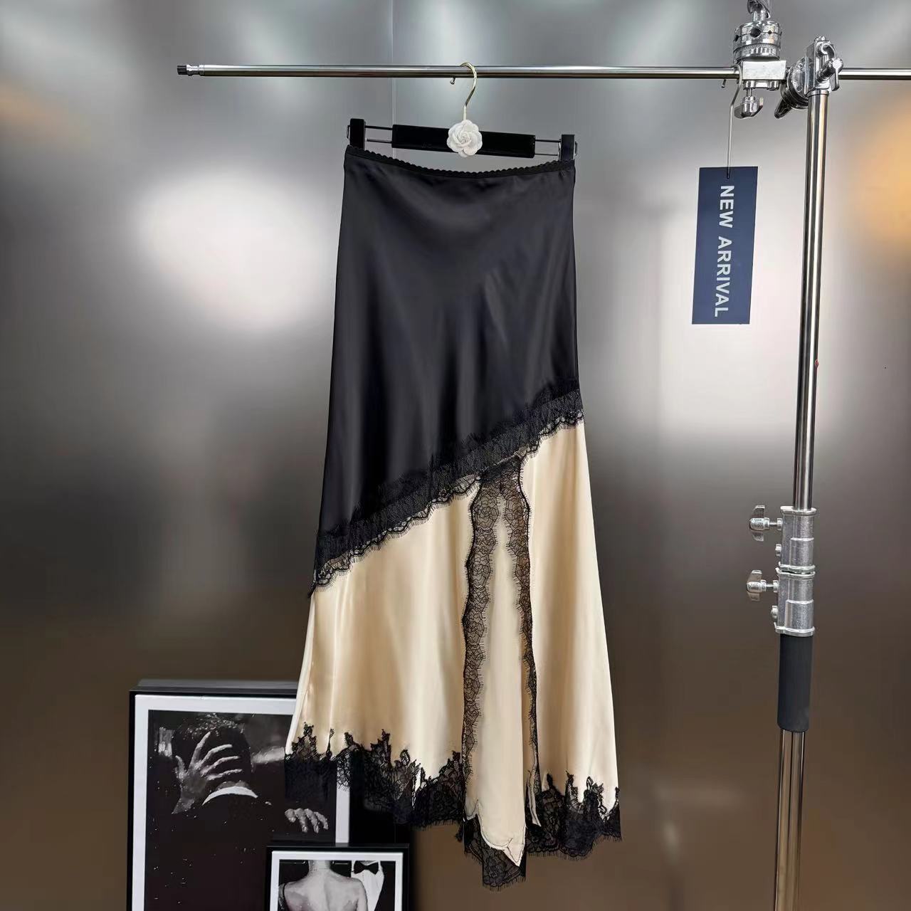Women's lace hollow skirt
