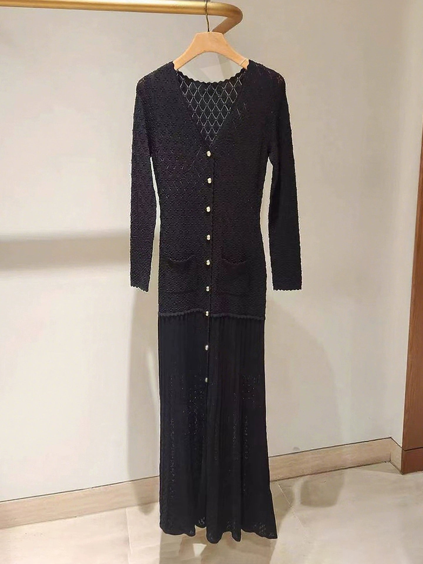 Women's V-neck black knitted long-sleeved dress