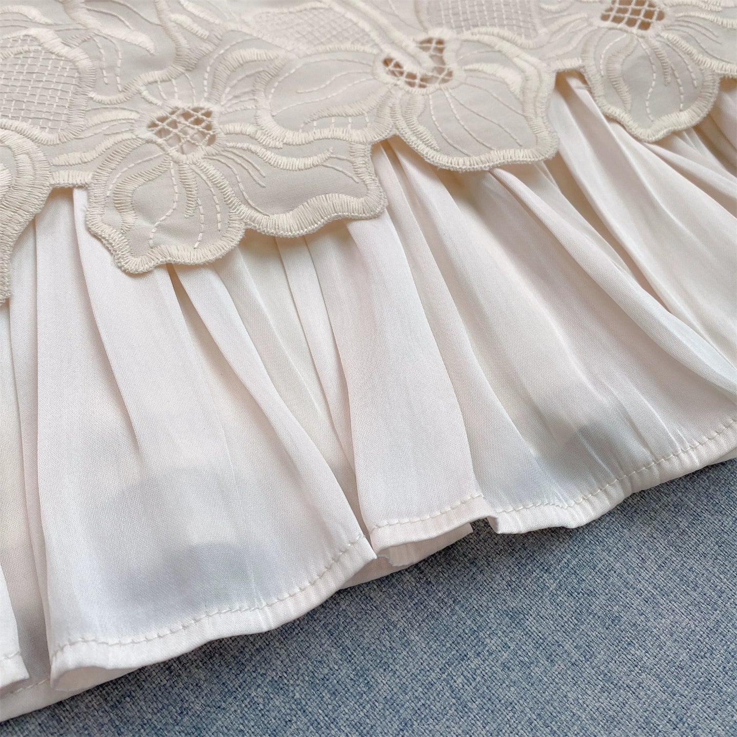 Women's sleeveless round neck embroidered dress