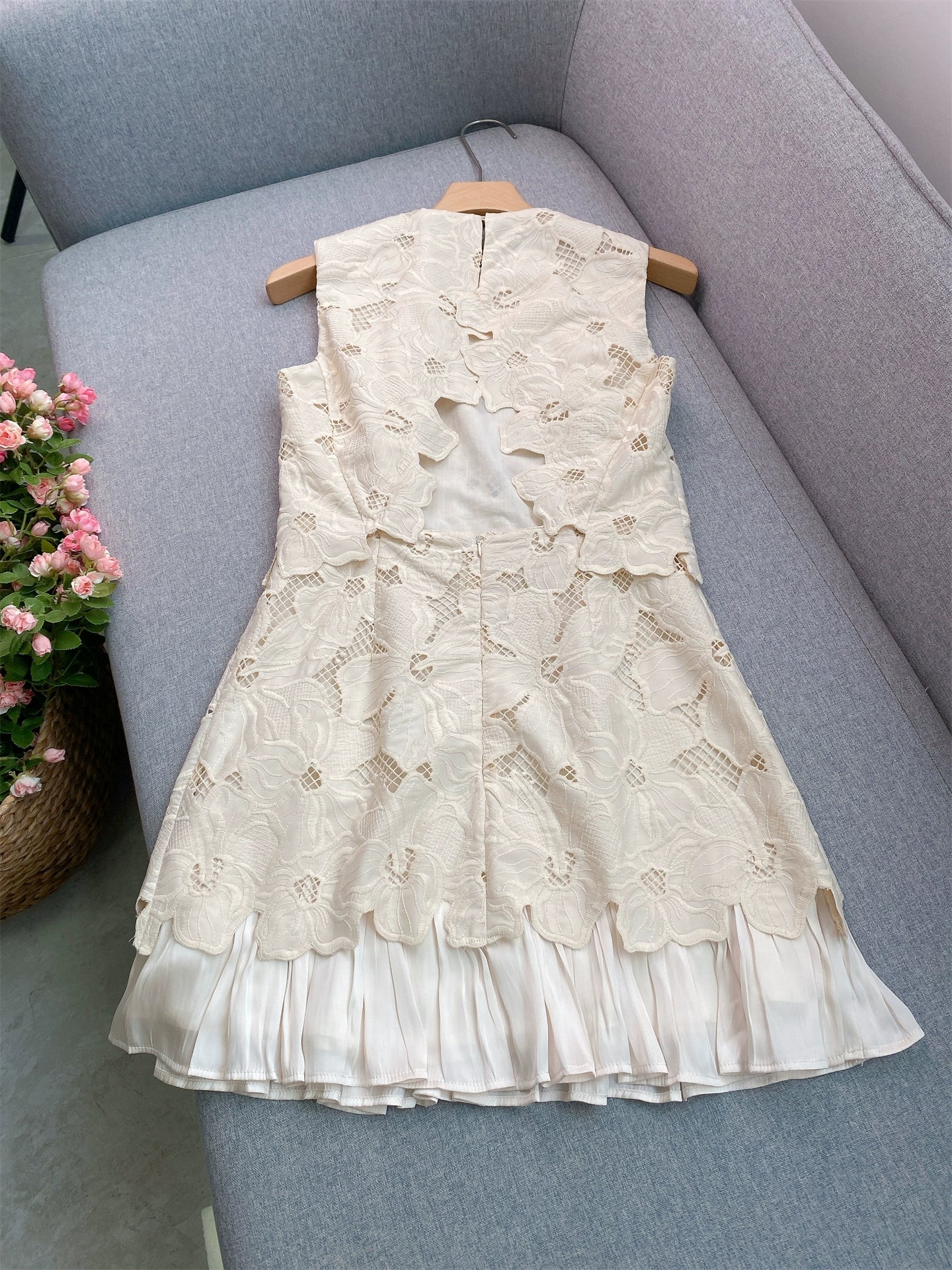 Women's sleeveless round neck embroidered dress