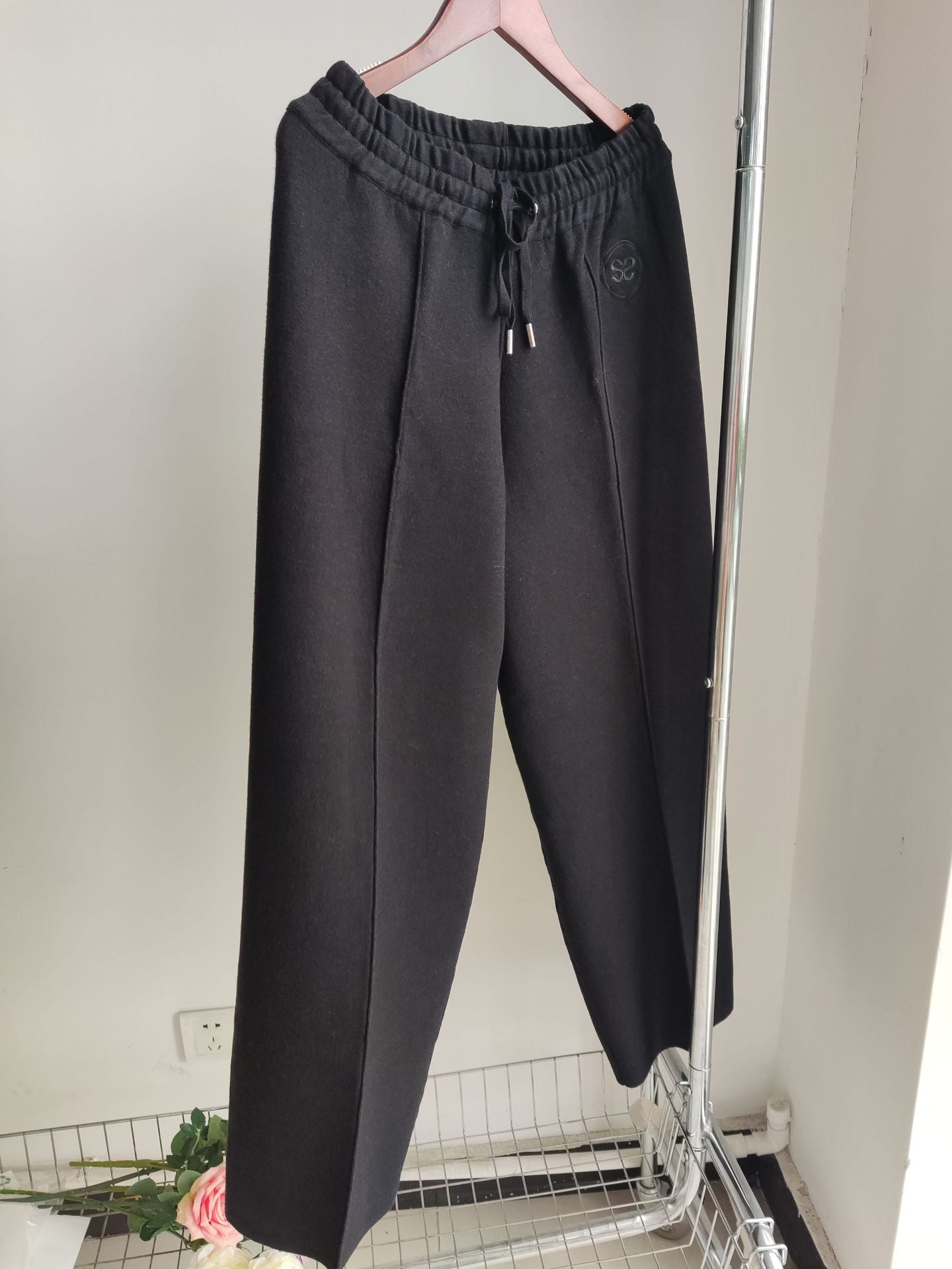 Women's black sports two-piece suit