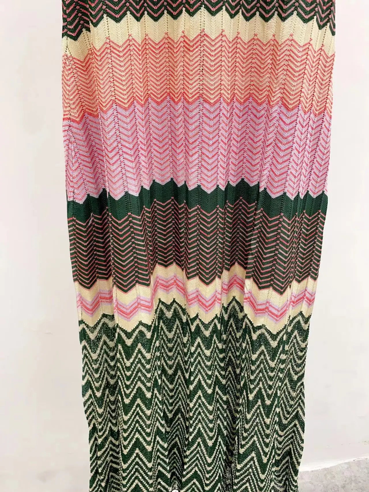 Clashing color striped wave edge knitted dress temperament elegant resort style women's dresses 2024 autumn new