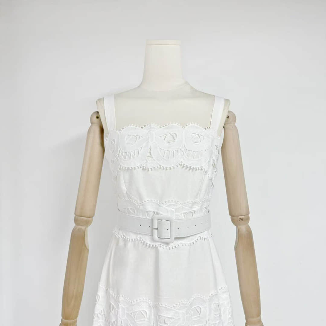 Women's white hollowed out slim fit dress