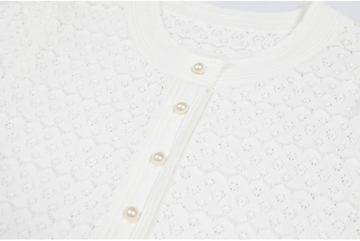 White short-sleeved slim knitted dress