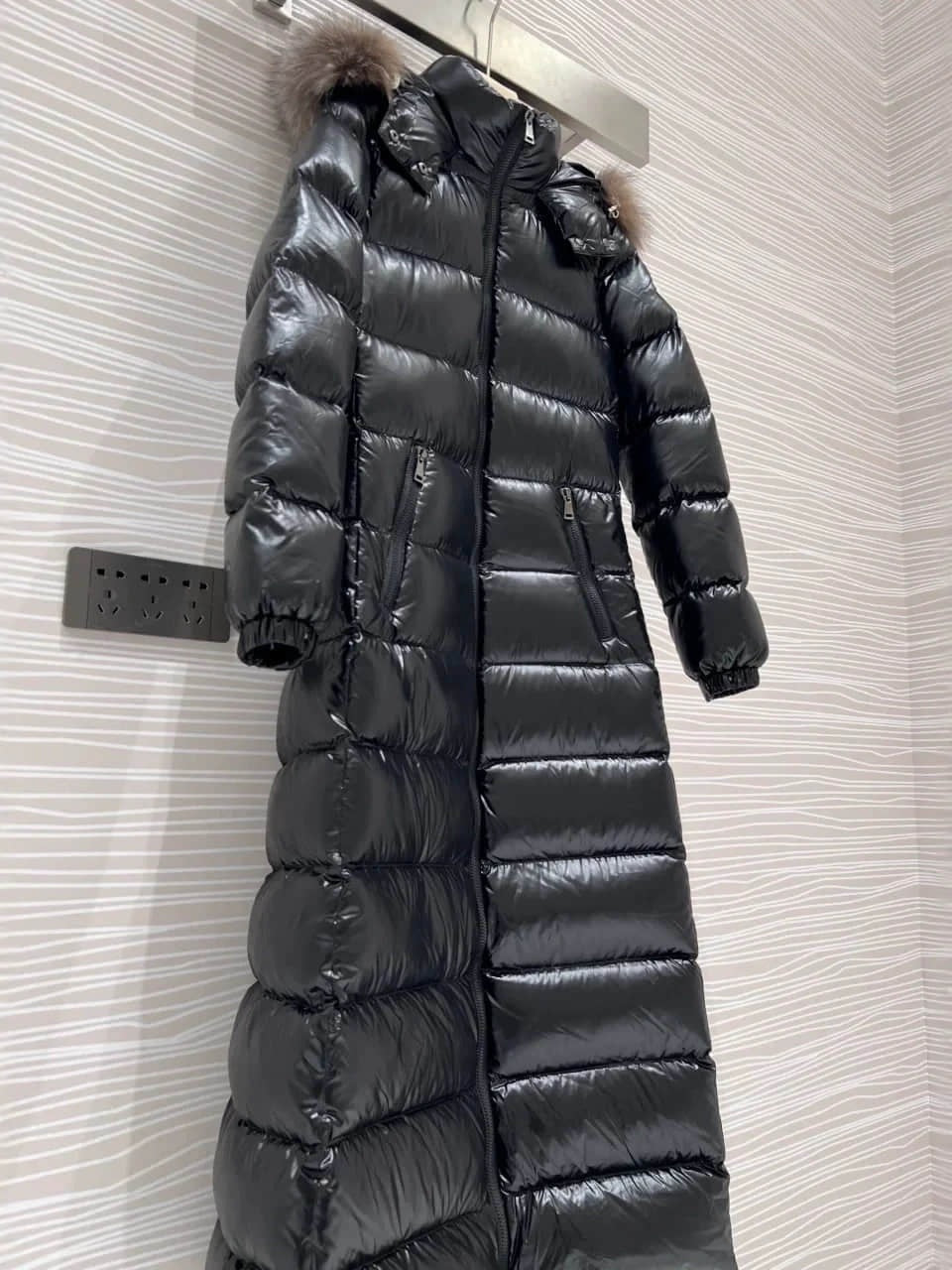 Black Long Sleeve Down Coat for Autumn and Winter