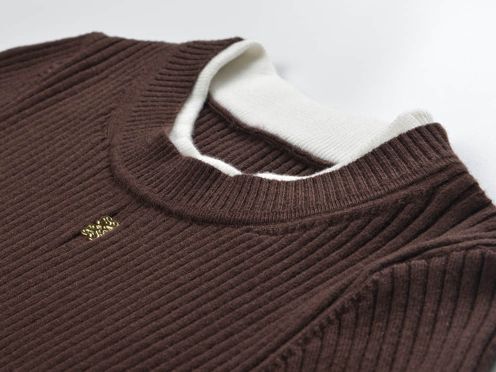 Women's long sleeved round neck knitted top