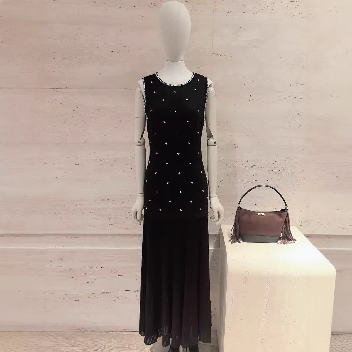 Women's black knitted pearl sleeveless slim fit dress