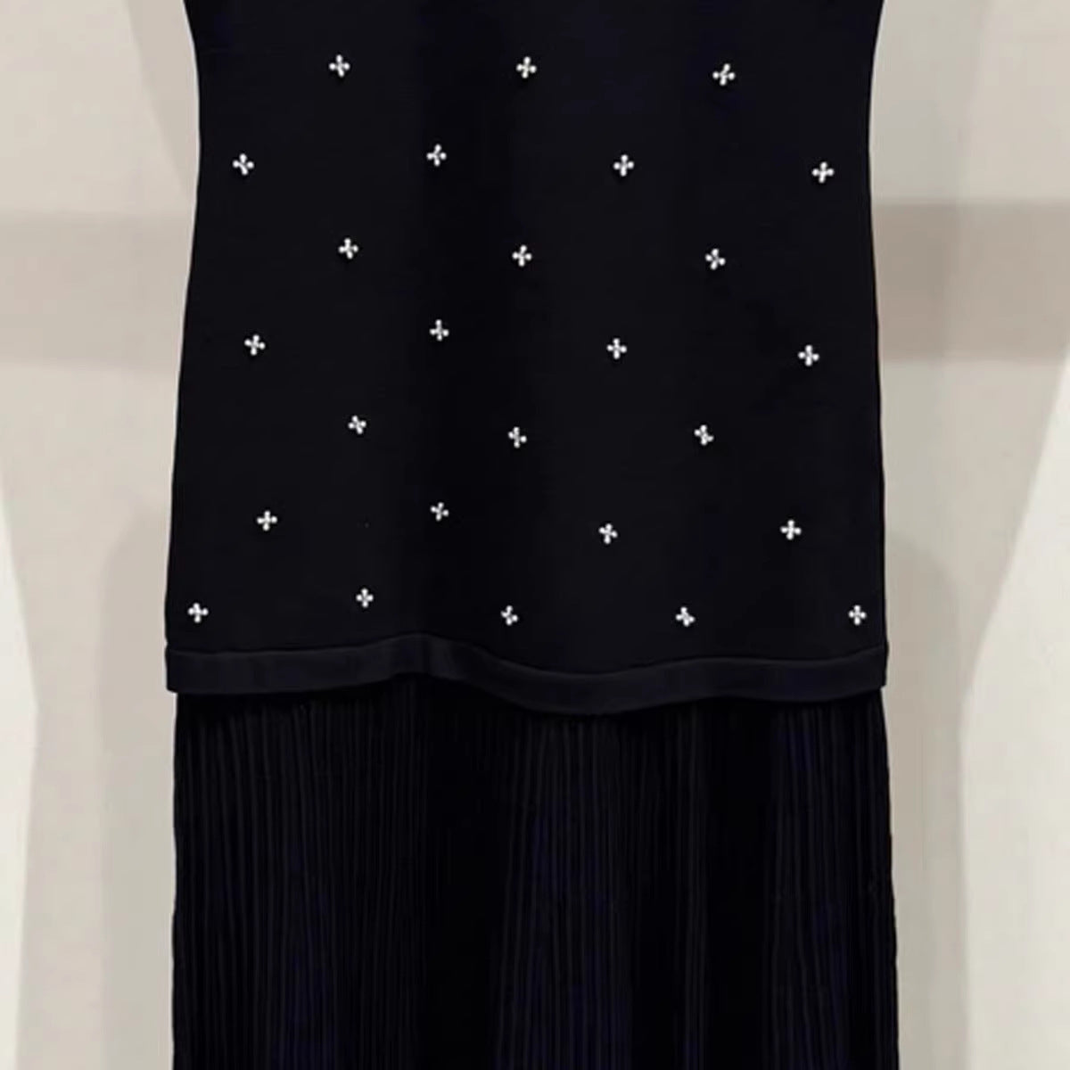 Women's black knitted pearl sleeveless slim fit dress