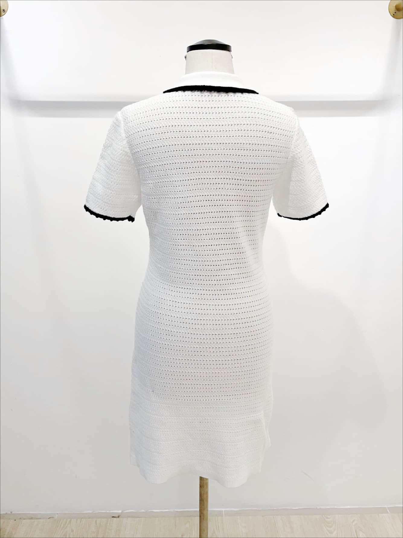White lapel pocket knit dress