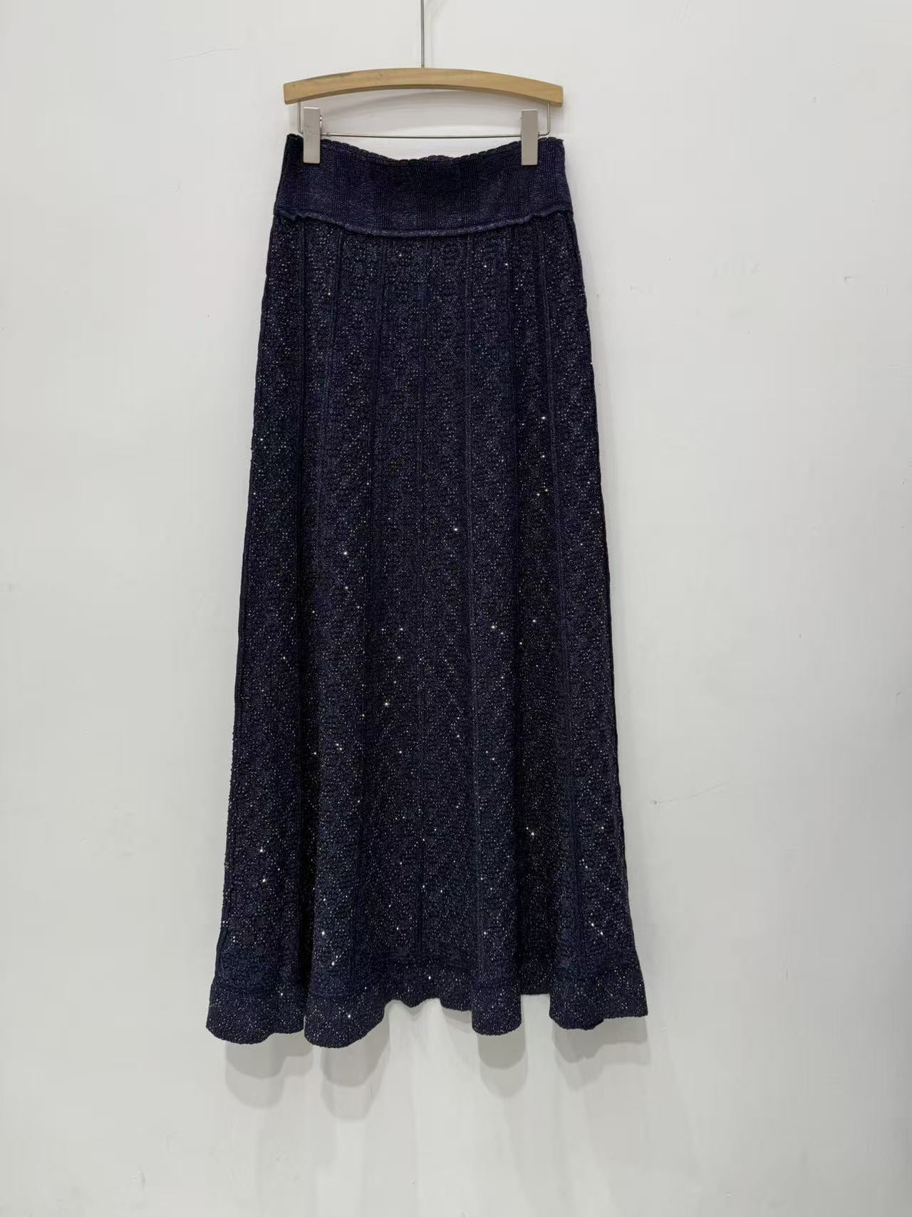 Women's elegant diamond midi skirt