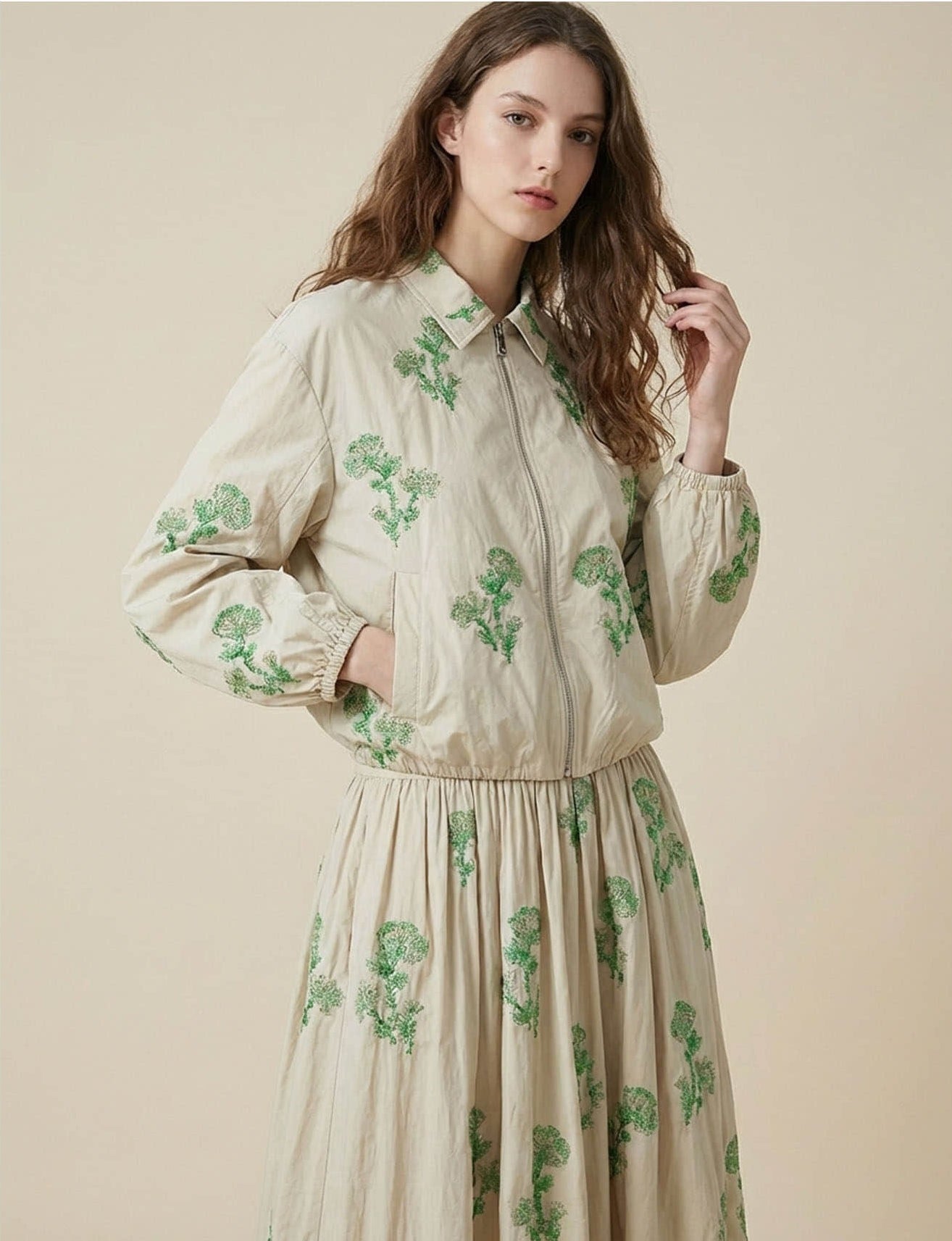 Green embroidered lapel casual two-piece suit