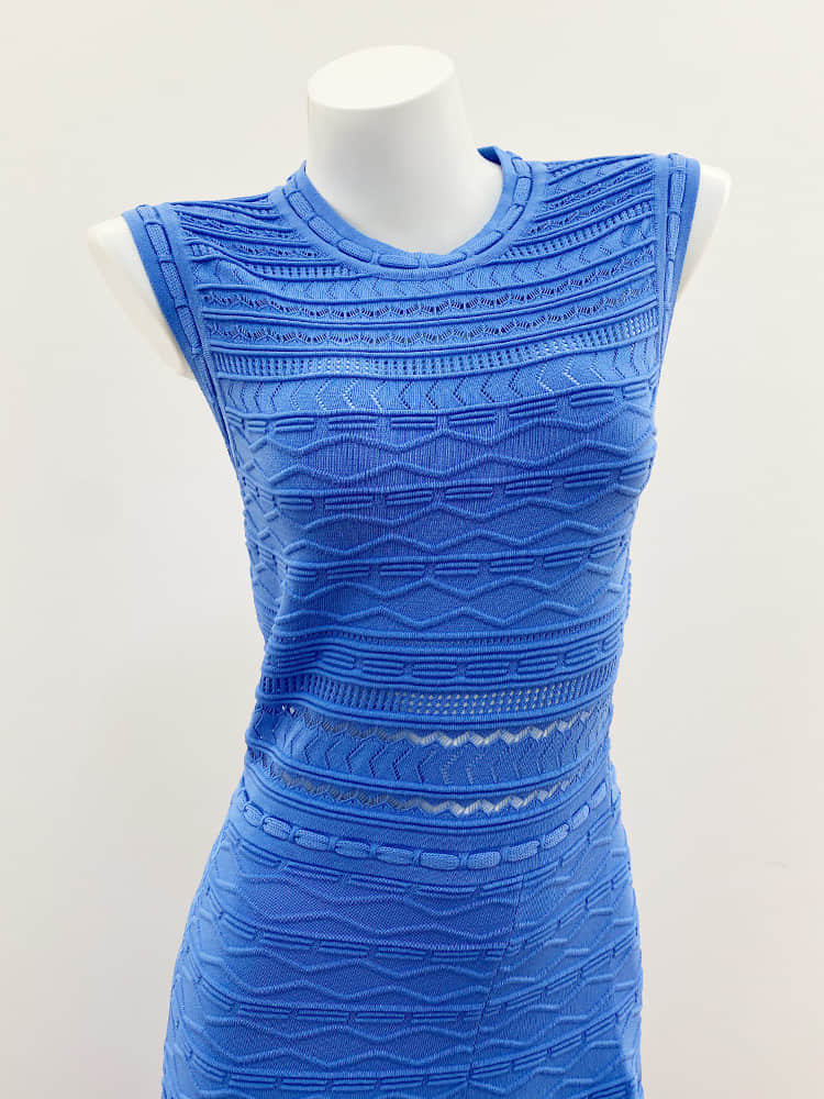 Blue round neck sleeveless knitted dress