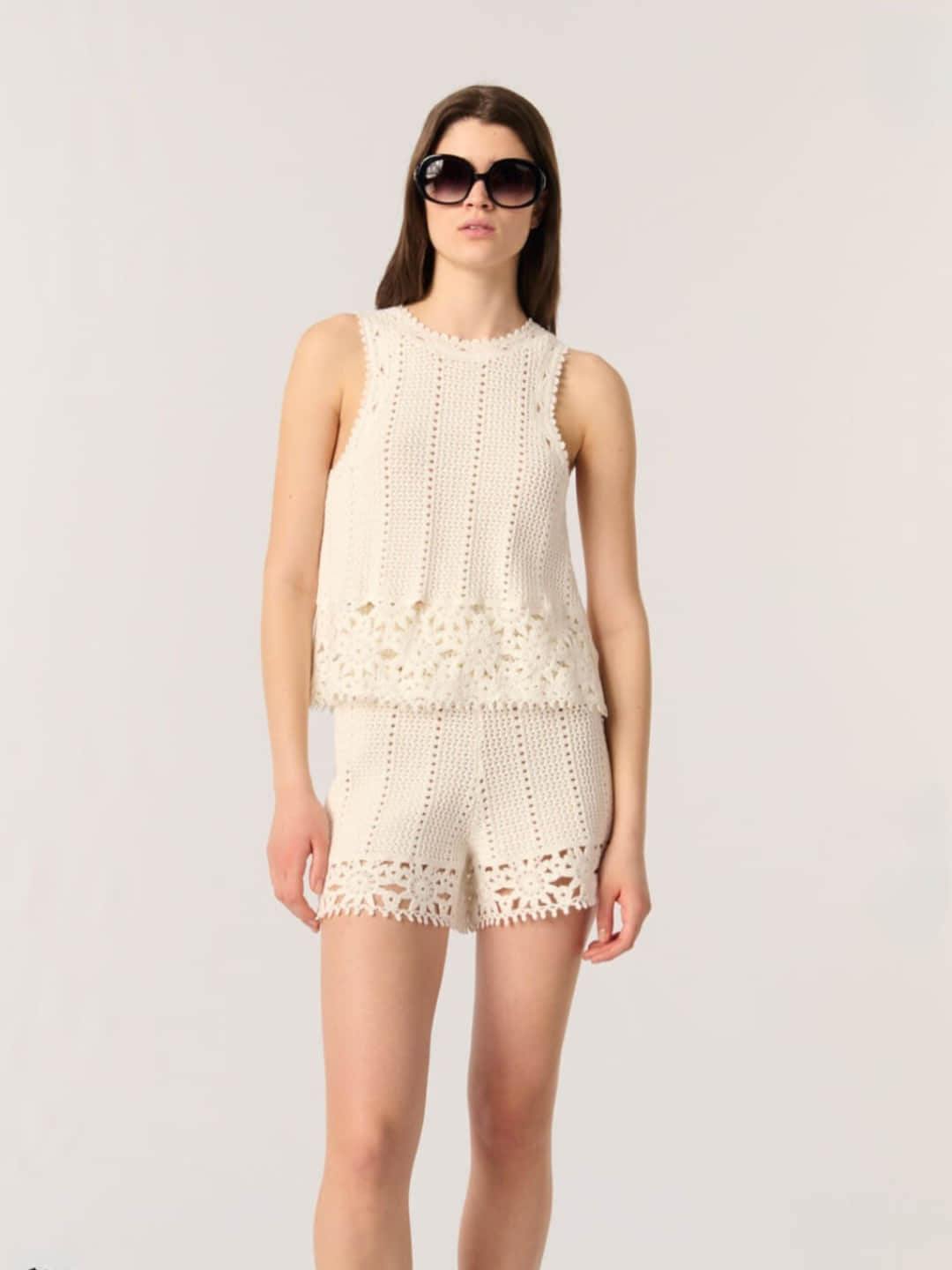 Women's white crew neck knitted two-piece suit
