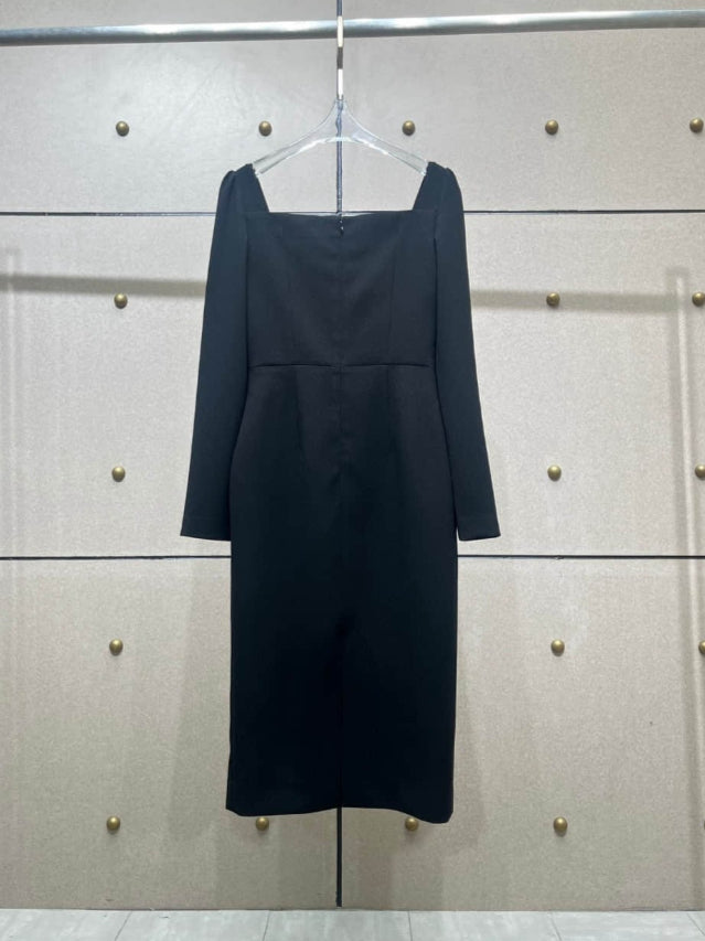 Elegant black long-sleeved dress with diamonds