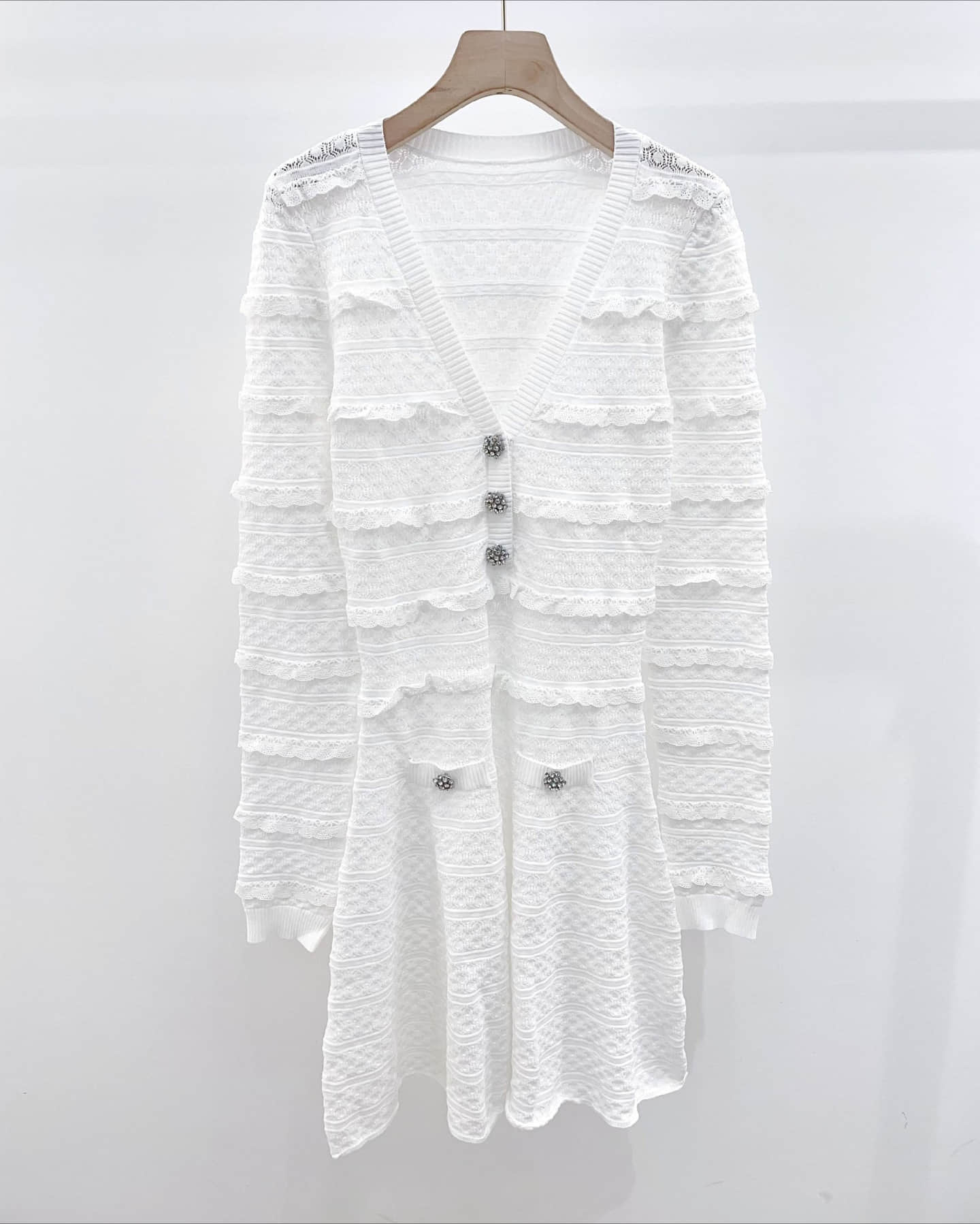 White V-neck long-sleeved knitted dress