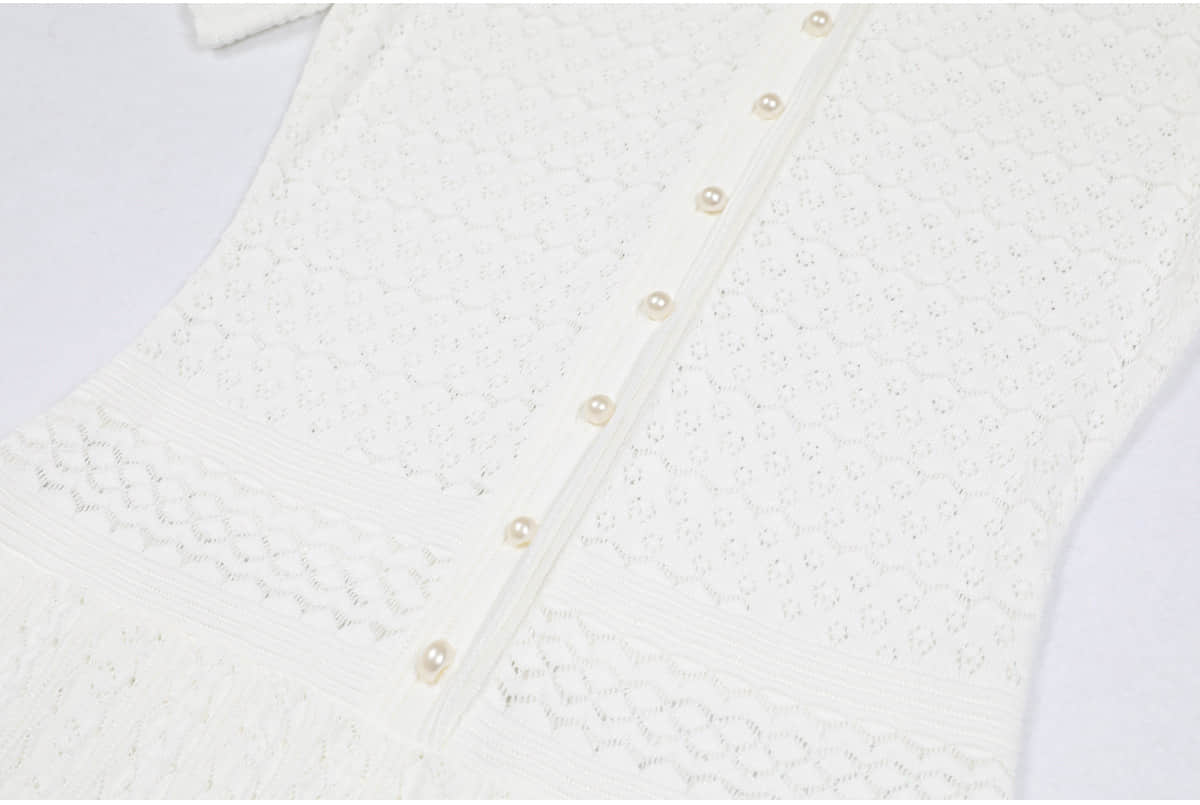 White short-sleeved slim knitted dress