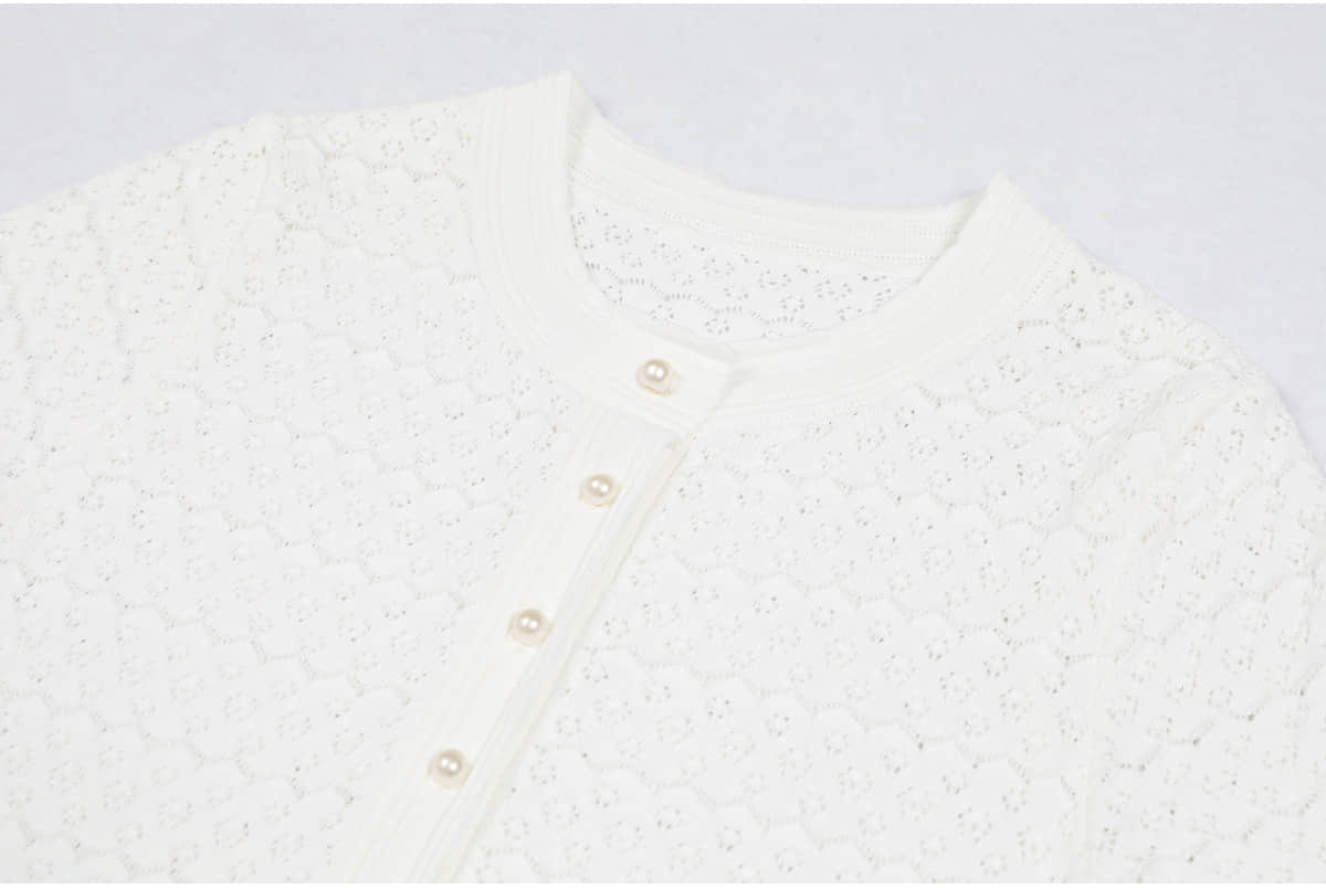White short-sleeved slim knitted dress