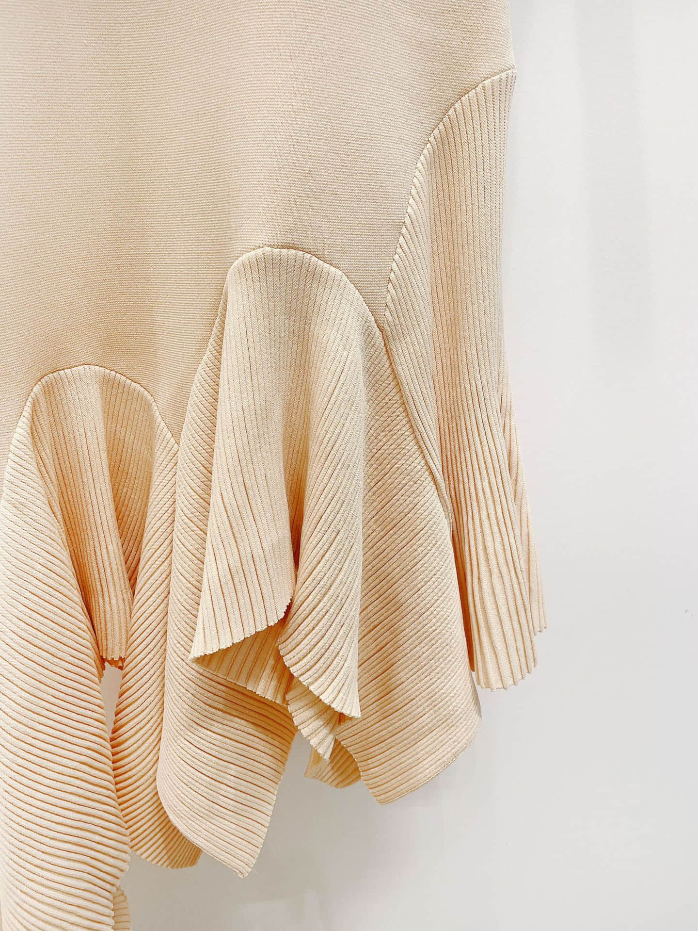Asymmetrical crew neck knitted dress