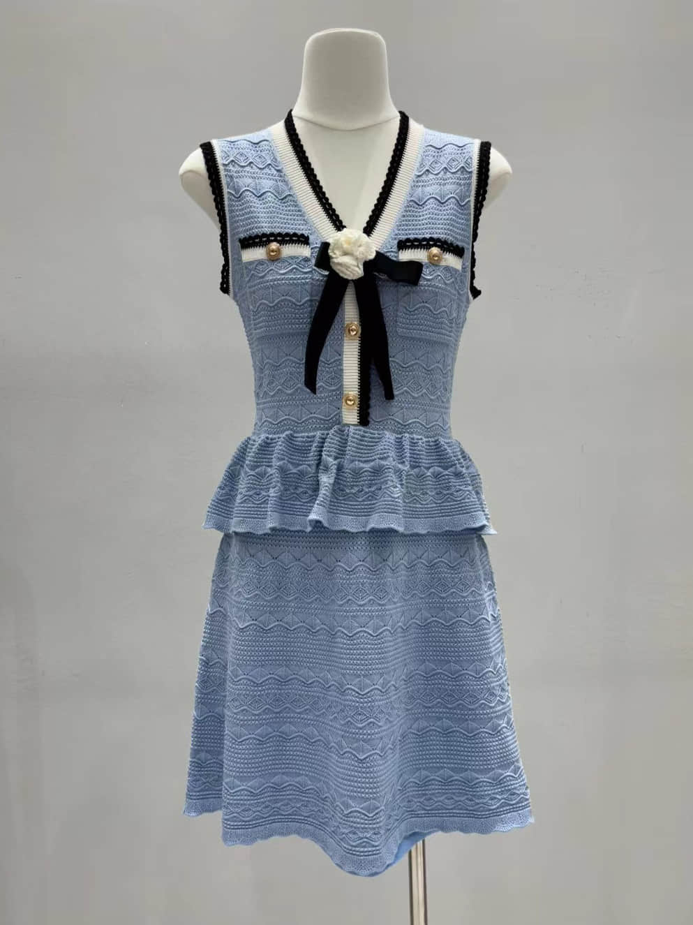 Women's blue sleeveless knitted dress