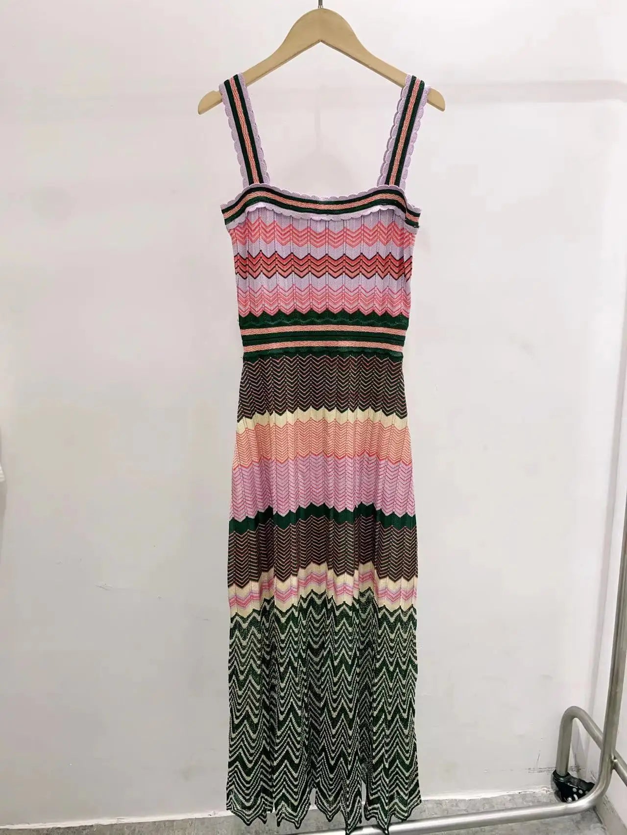Clashing color striped wave edge knitted dress temperament elegant resort style women's dresses 2024 autumn new