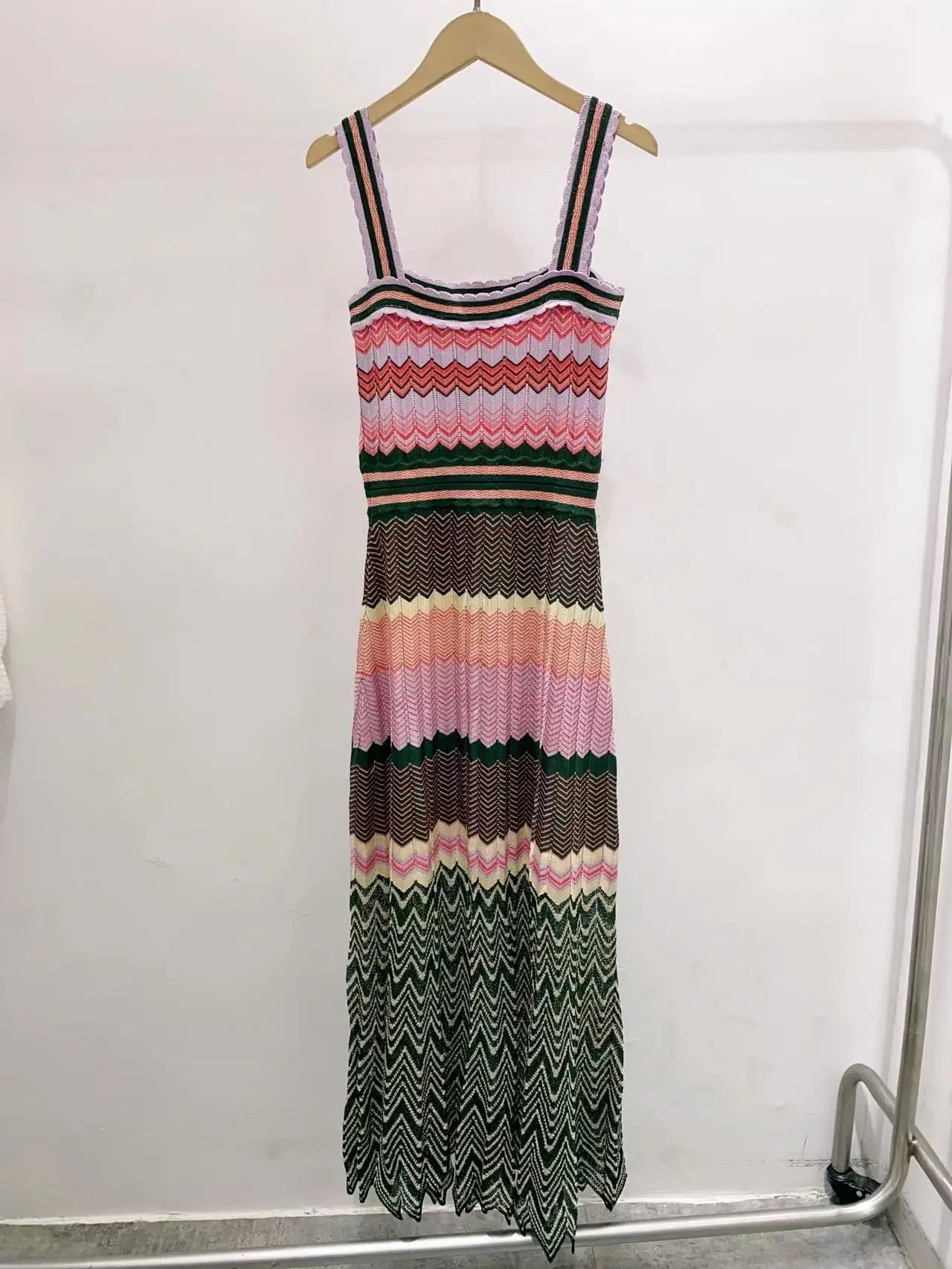 Clashing color striped wave edge knitted dress temperament elegant resort style women's dresses 2024 autumn new