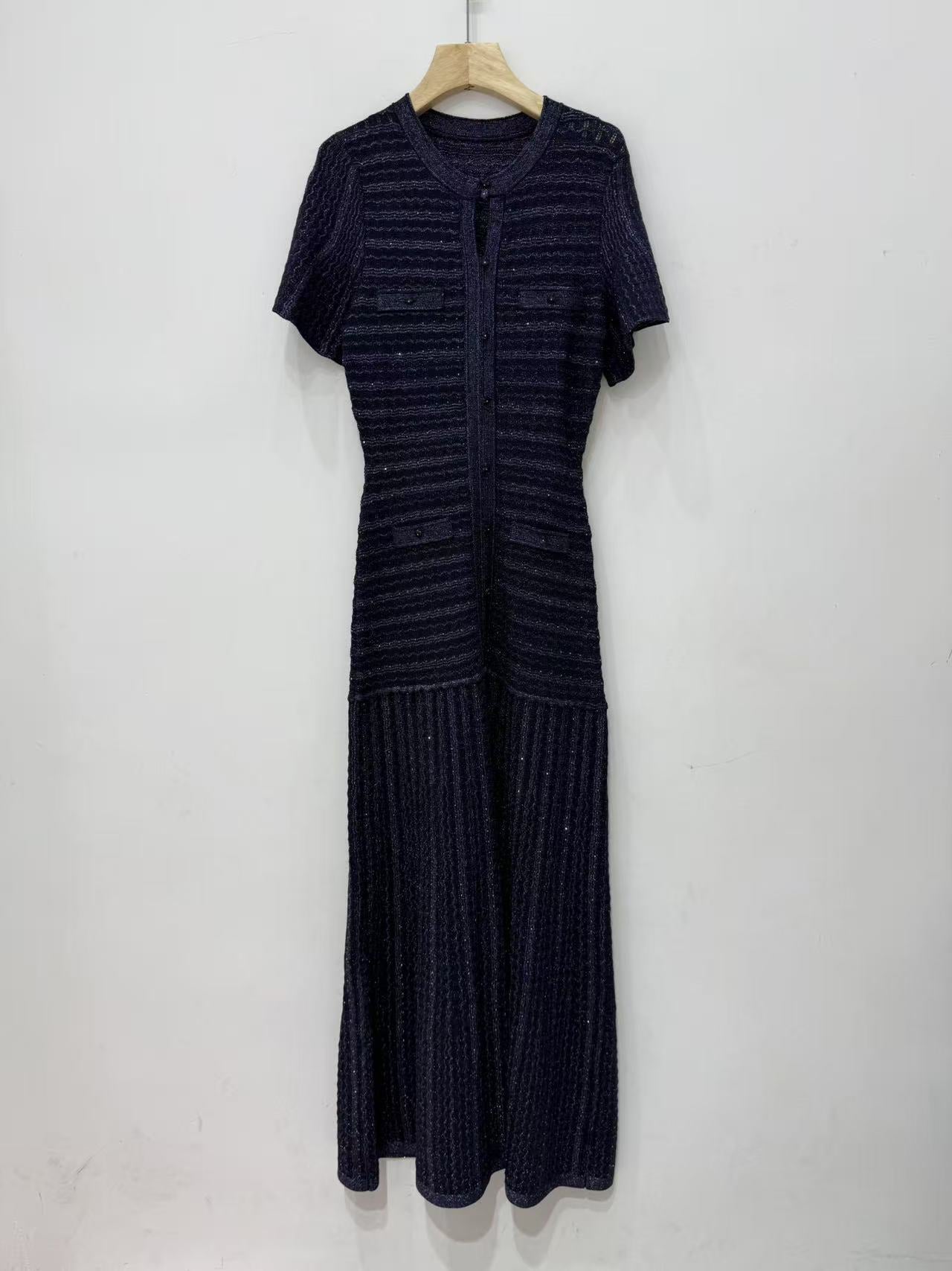 High-quality version of dark blue diamond-embellished short-sleeved slim dress