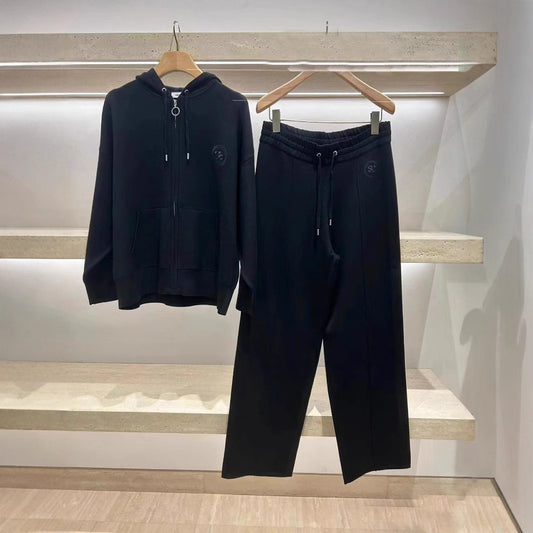 Women's black sports two-piece suit