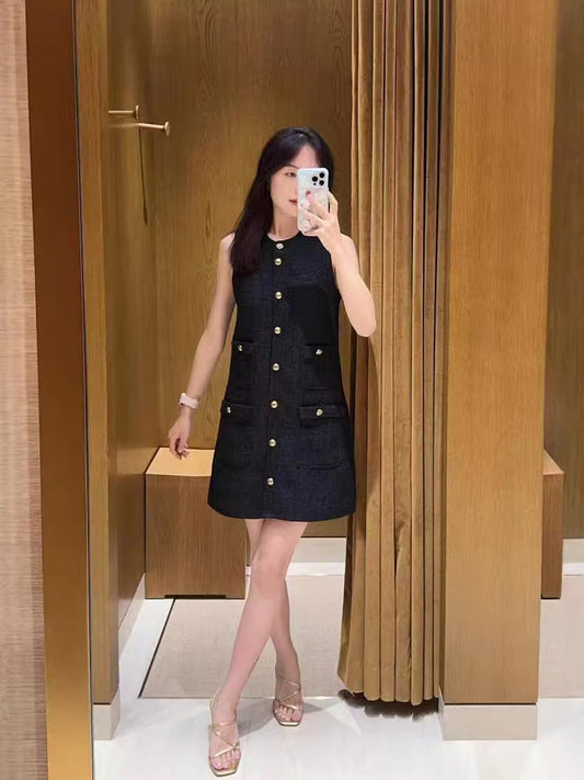 Women's round neck black sleeveless dress