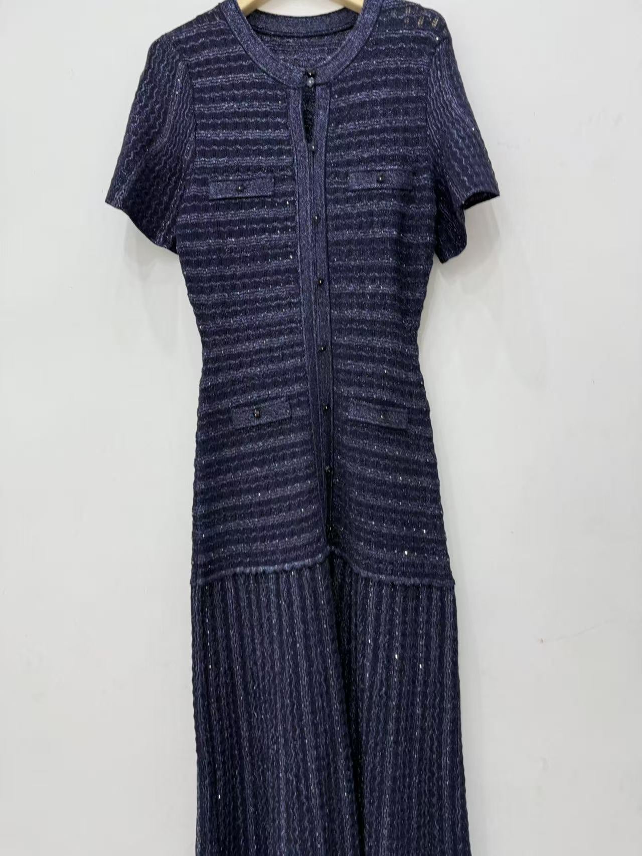 High-quality version of dark blue diamond-embellished short-sleeved slim dress