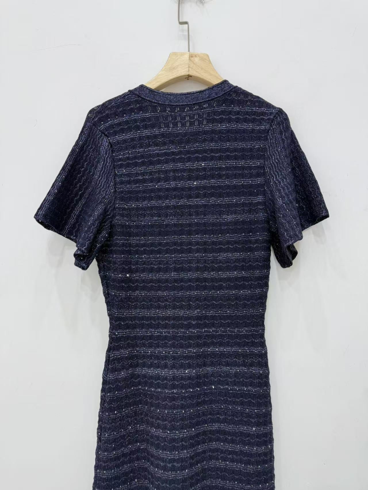 High-quality version of dark blue diamond-embellished short-sleeved slim dress