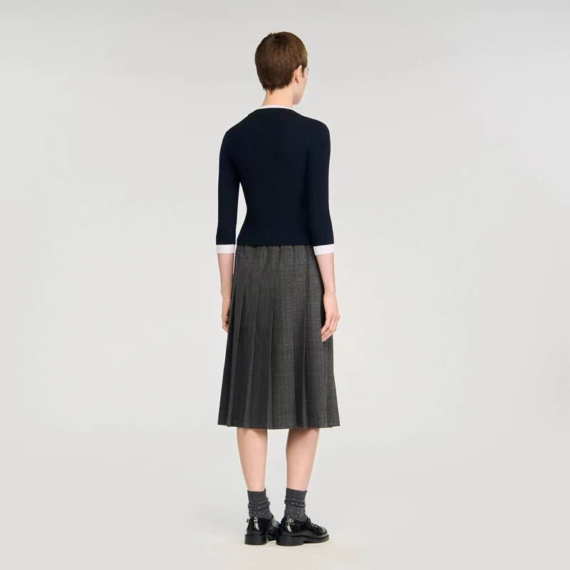 Women's long sleeved round neck sweater