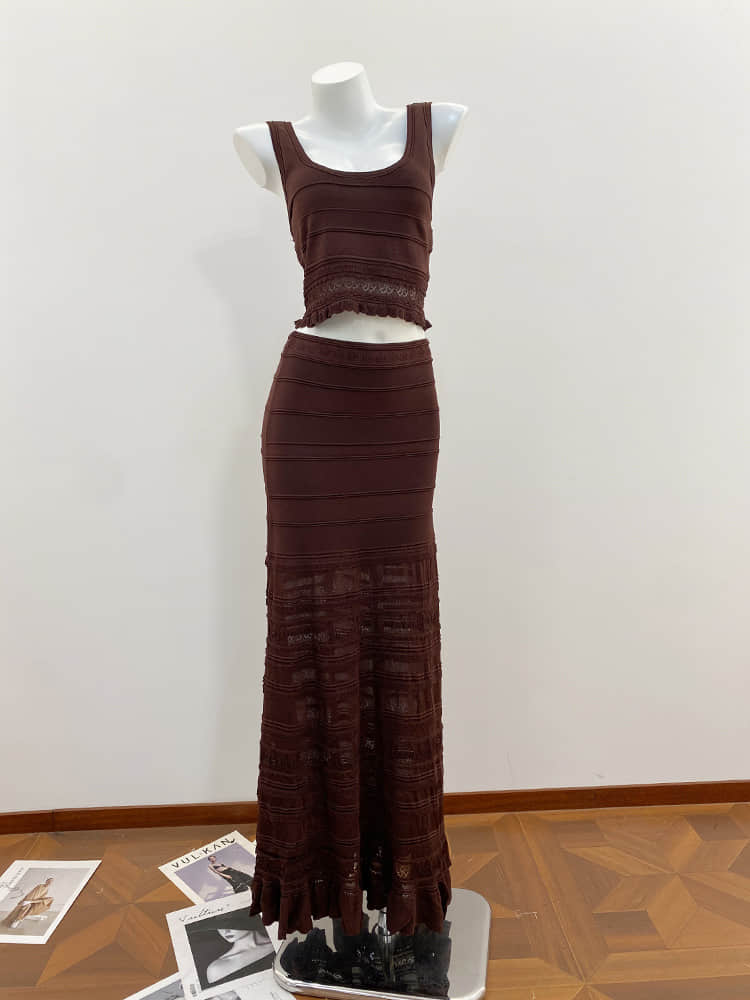 Burgundy knitted two-piece suit