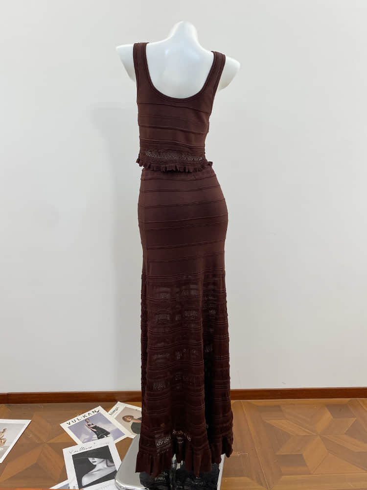 Burgundy knitted two-piece suit