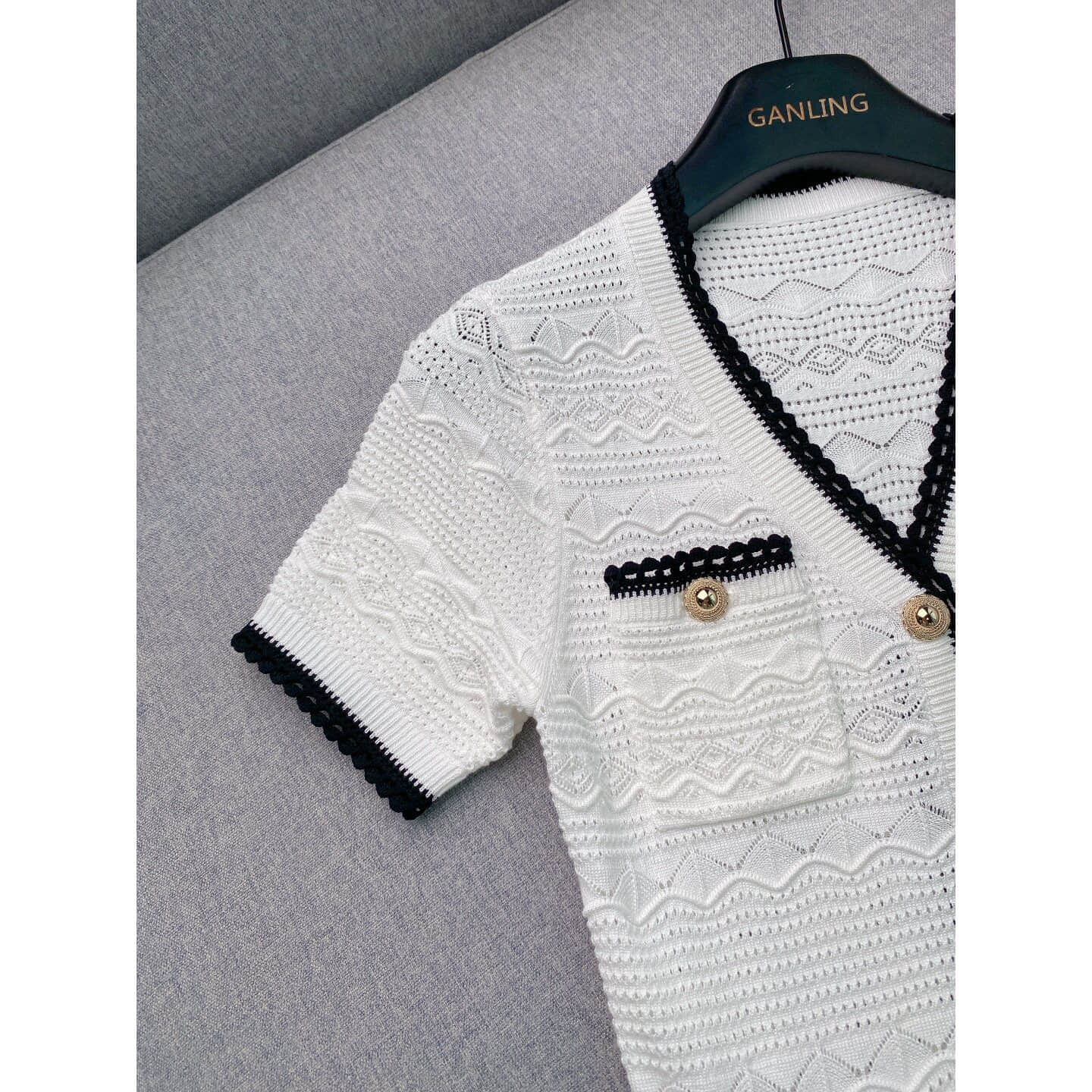 Women's white V-neck knitted short-sleeved dress