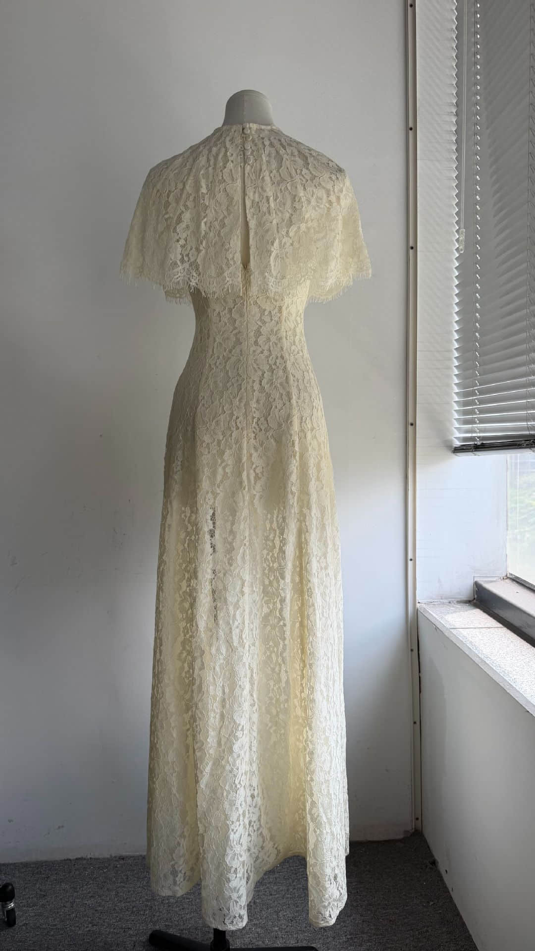 Women's lace slim and elegant long dress