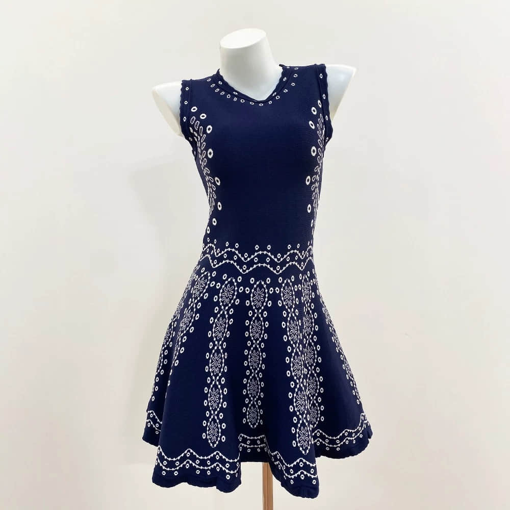 Dark blue round neck sleeveless slim dress