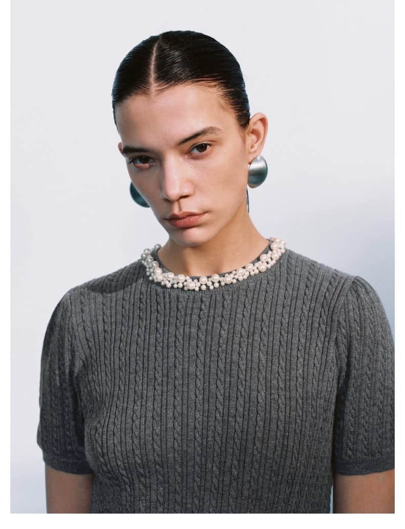 Gray diamond short-sleeved knit top