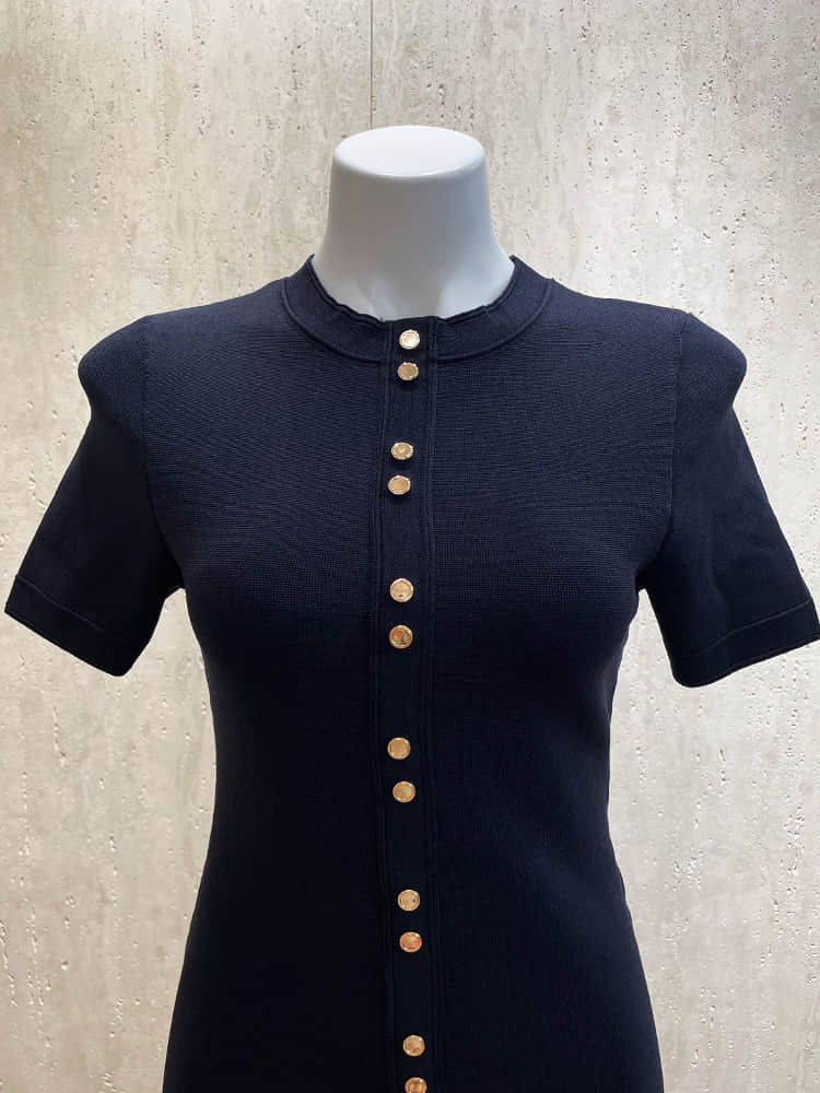 Black short-sleeved single-breasted slim-fit knitted dress