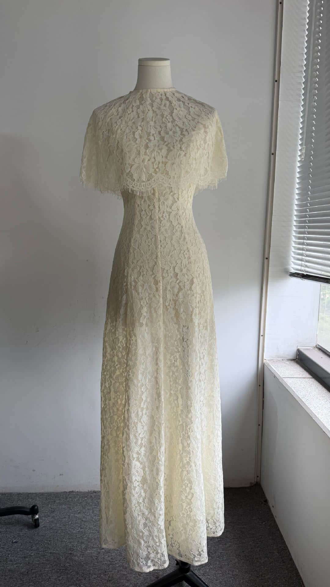 Women's lace slim and elegant long dress