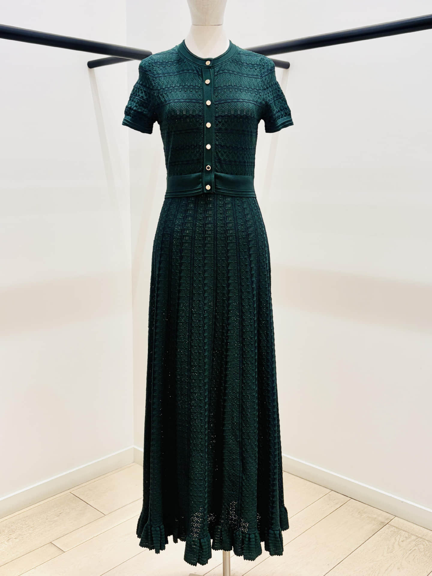 Green short sleeve round neck short sleeve dress